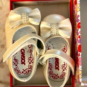 Beige size 3 baby dressy shoes with bow and rhinestones